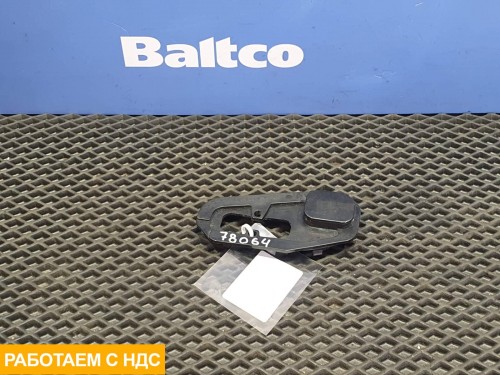 Кронштейн трубок отопителя салона